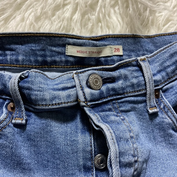 Levi’s Wedgie Straight Stretch Jean in Love In The Mist - Picture 2 of 6